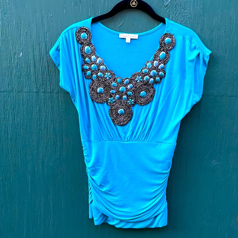 Beautiful ocean blue fitted tee with stone embellishment. Moa moa. Size med.